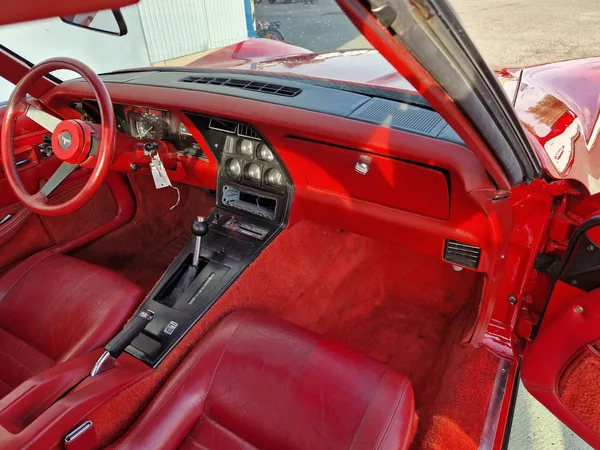 Chevrolet Corvette C3 - foto 32