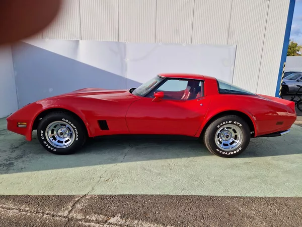 Chevrolet Corvette C3 - foto 6