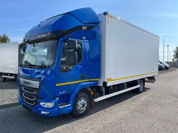 DAF 7,49t, skříň, 2 lůžka