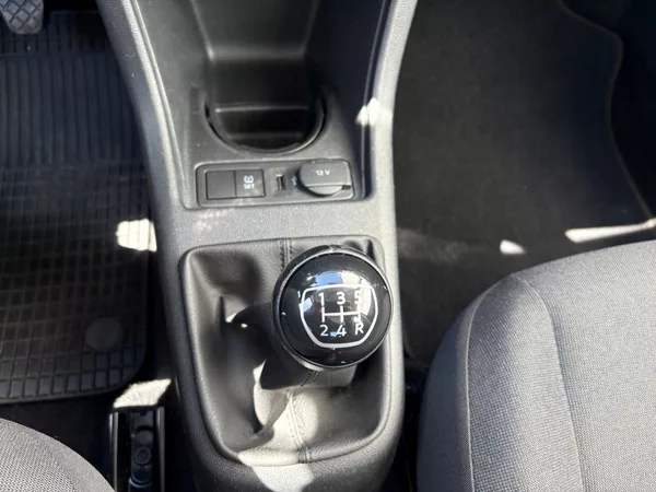 Volkswagen up! 1.0, 55kW, Klima, Výhřevy - foto 11