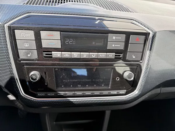 Volkswagen up! 1.0, 55kW, Klima, Výhřevy - foto 9