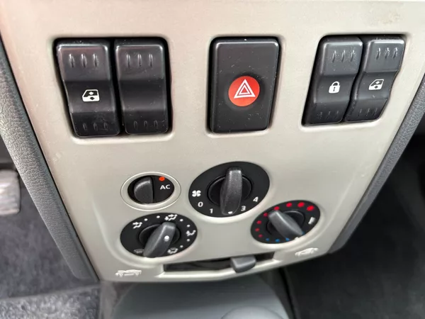 Dacia Logan 1.5dCi, 63kW, Klima - foto 11