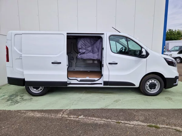 Renault Trafic 2.0dCi do 2,49t, Spaní, Topení - foto 10
