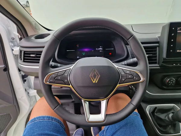 Renault Trafic 2.0dCi do 2,49t, Spaní, Topení - foto 11