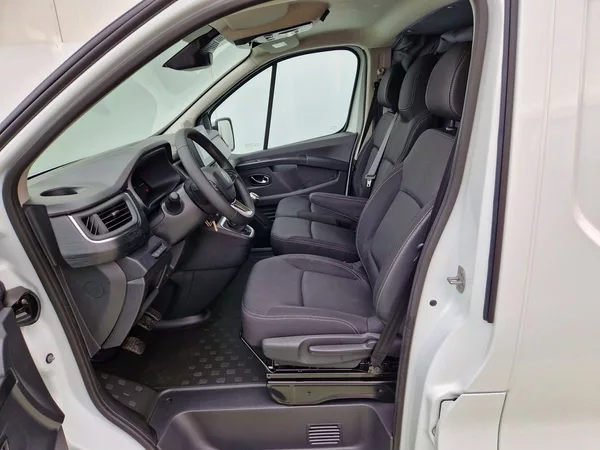 Renault Trafic 2.0dCi do 2,49t, Spaní, Topení - foto 13