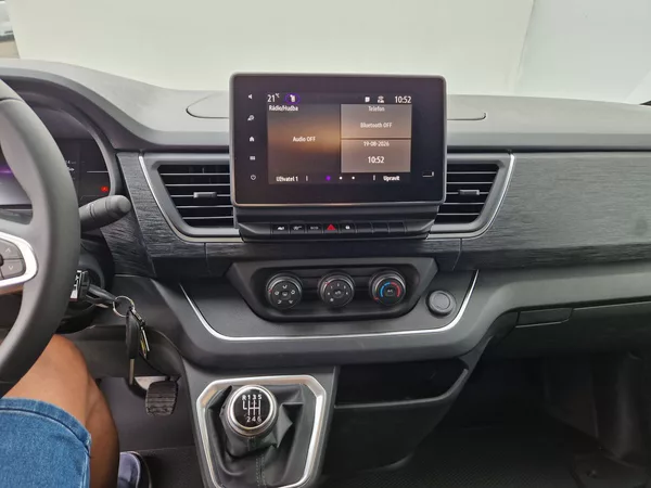 Renault Trafic 2.0dCi do 2,49t, Spaní, Topení - foto 14