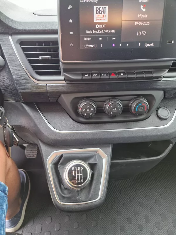 Renault Trafic 2.0dCi do 2,49t, Spaní, Topení - foto 17