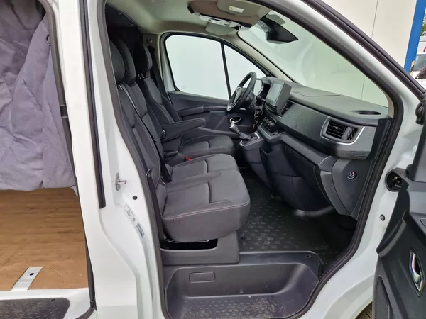 Renault Trafic 2.0dCi do 2,49t, Spaní, Topení - foto 21
