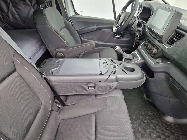 Renault Trafic 2.0dCi do 2,49t, Spaní, Topení - foto 22