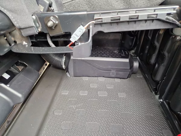 Renault Trafic 2.0dCi do 2,49t, Spaní, Topení - foto 26