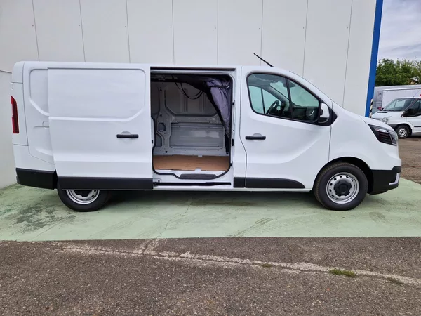 Renault Trafic 2.0dCi do 2,49t, Spaní, Topení - foto 9