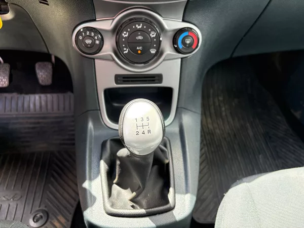 Ford Fiesta 1.3i, 44kW, Klima, Výhřevy - foto 10