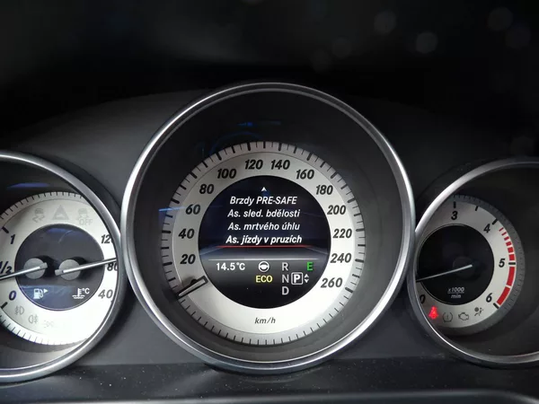 Mercedes-Benz Třídy E 350d 4Matic Airmatic TZ 360° - foto 17