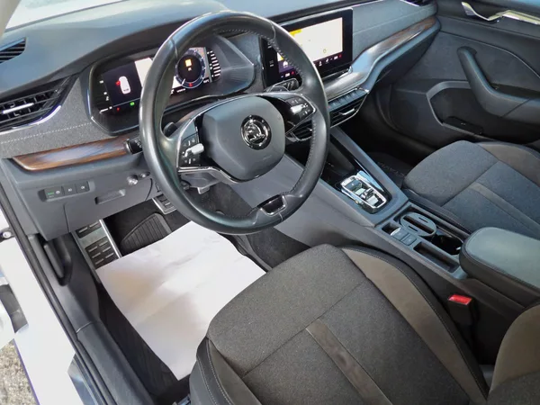 Škoda Octavia 2.0TDI Scout DSG 4x4 ČR DPH - foto 16