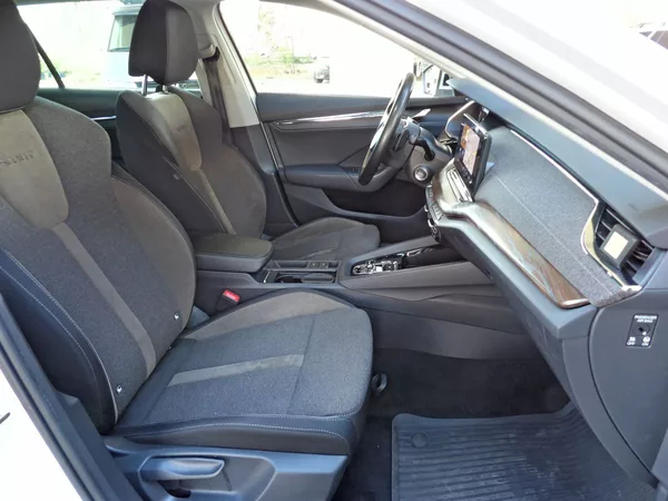 Škoda Octavia 2.0TDI Scout DSG 4x4 ČR DPH - foto 19