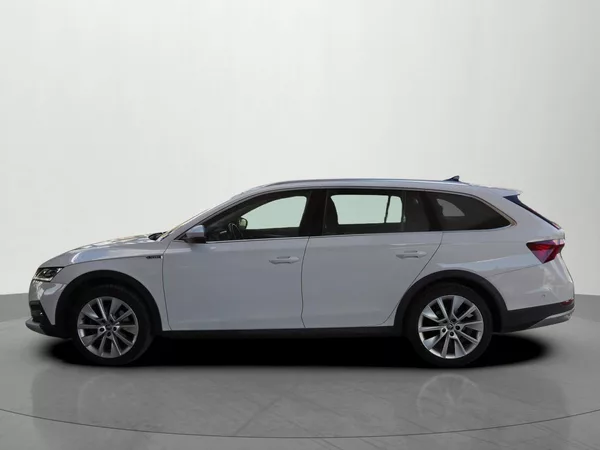 Škoda Octavia 2.0TDI Scout DSG 4x4 ČR DPH - foto 2