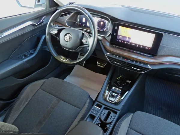 Škoda Octavia 2.0TDI Scout DSG 4x4 ČR DPH - foto 20