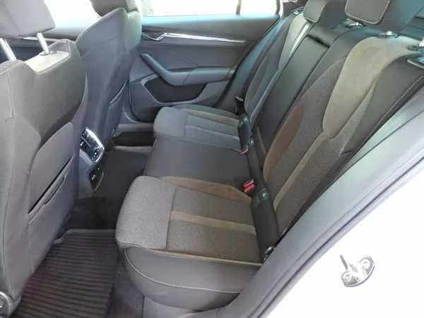 Škoda Octavia 2.0TDI Scout DSG 4x4 ČR DPH - foto 21