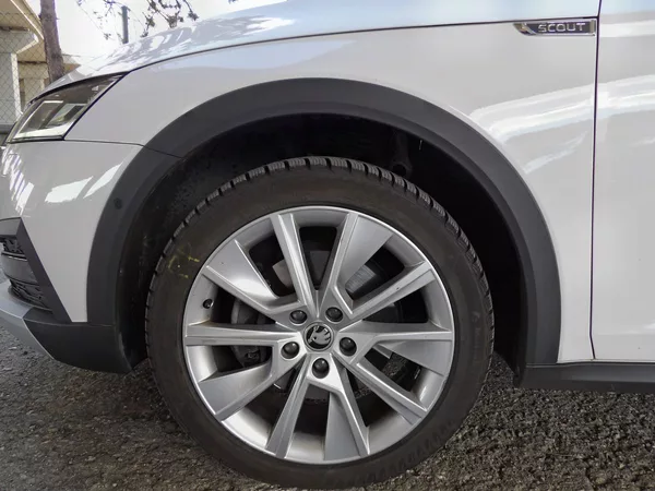 Škoda Octavia 2.0TDI Scout DSG 4x4 ČR DPH - foto 27