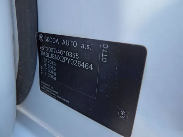 Škoda Octavia 2.0TDI Scout DSG 4x4 ČR DPH - foto 30
