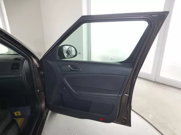 Škoda Yeti 1,2TSI*TAŽ**NAV*PARK S**XENONY - foto 20