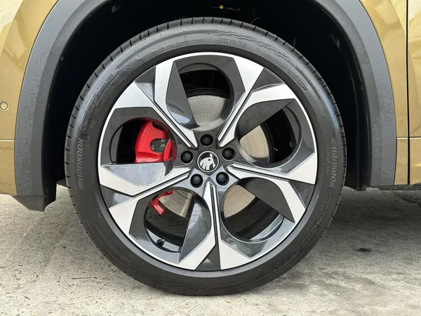 Škoda Fabia 1.0TSi DSG Monte Carlo 116PS B - foto 11
