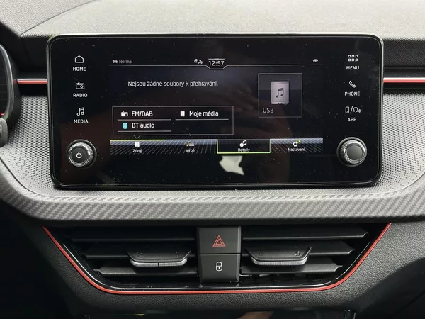 Škoda Kamiq 1.0TSi DSG Monte Carlo 116PS M - foto 28