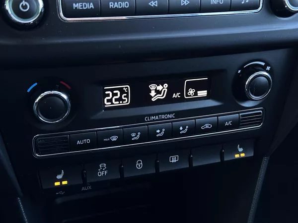 Škoda Rapid 1.4TSi DSG Spaceback USB Bi-Xe - foto 21