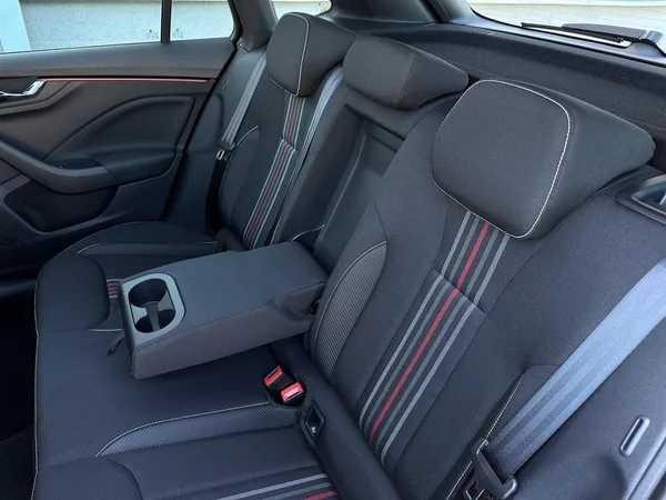 Škoda Kamiq 1.0TSi DSG Monte Carlo 116PS M - foto 36