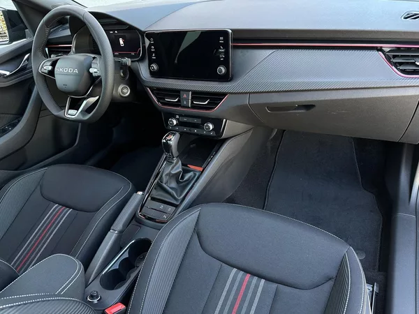 Škoda Kamiq 1.0TSi DSG Monte Carlo 116PS M - foto 39