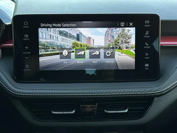 Škoda Kamiq 1.5TSi DSG Monte Carlo 150PS M - foto 34