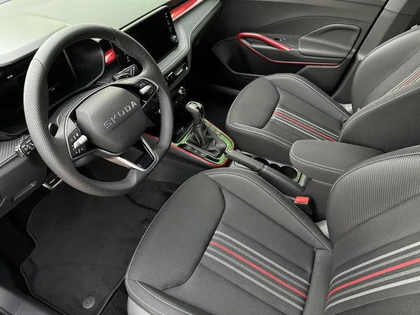 Škoda Fabia 1.0TSi DSG Monte Carlo 116PS B - foto 11