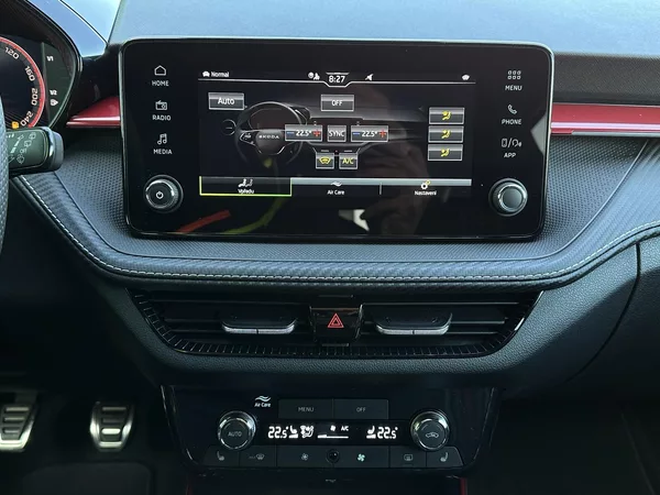 Škoda Fabia 1.0TSi DSG Monte Carlo 116PS B - foto 19