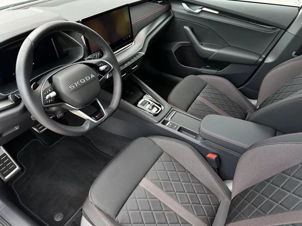 Škoda Fabia 1.0TSi DSG Monte Carlo 116PS B - foto 14