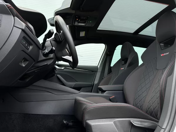 Škoda Fabia 1.0TSi DSG Monte Carlo 116PS B - foto 15