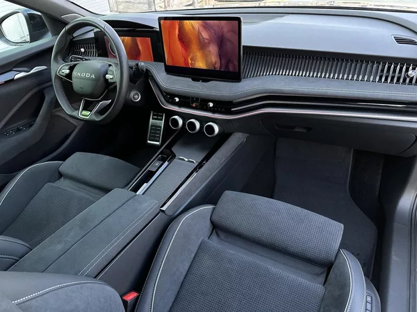 Škoda Superb 2.0TSi 4x4 DSG Sportline 265PS - foto 47