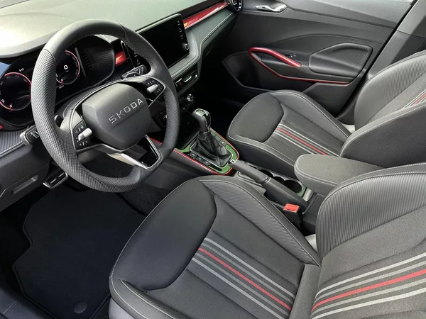 Škoda Fabia 1.0TSi DSG Monte Carlo 116PS B - foto 11