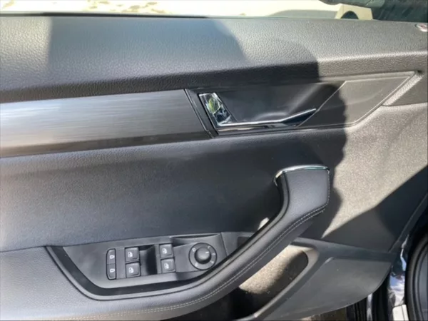 Škoda Superb 2,0 TDI 110 Style AT - foto 11