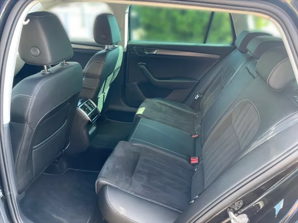 Škoda Superb 2,0 TDI 110 Style AT - foto 8