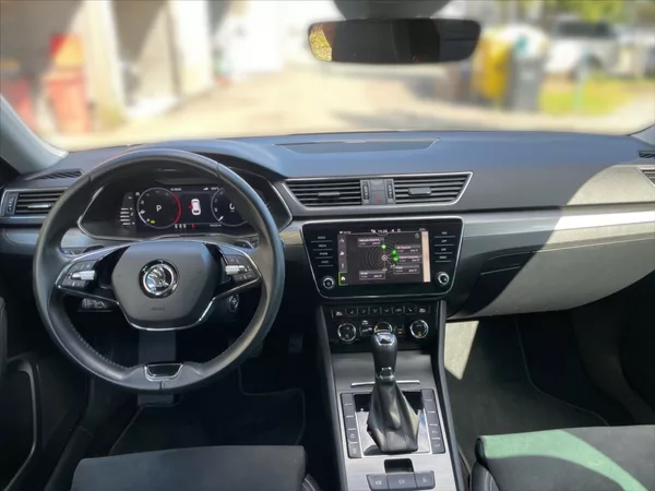 Škoda Superb 2,0 TDI 110 Style AT - foto 9