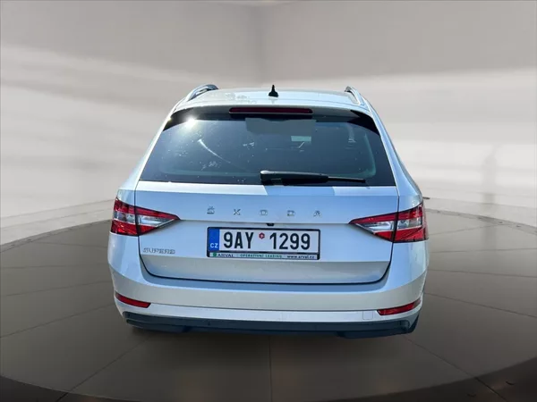 Škoda Superb 2,0 TDI Style AT - foto 5