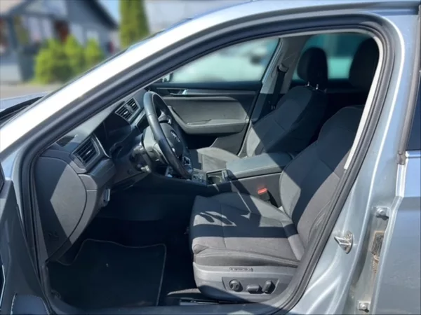Škoda Superb 2,0 TDI Style AT - foto 7