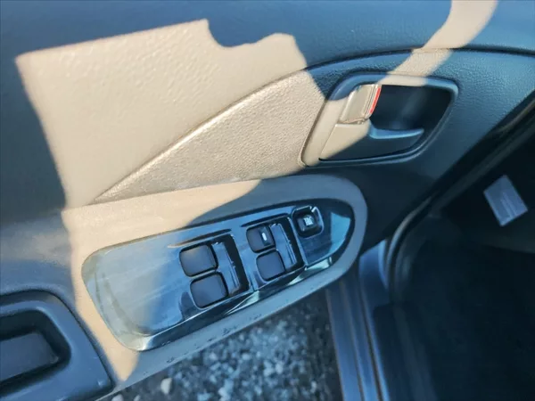 Mitsubishi Lancer 1,6 i - foto 10