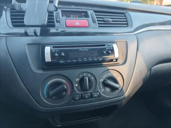 Mitsubishi Lancer 1,6 i - foto 9