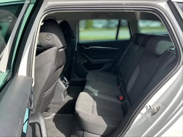 Škoda Octavia 2,0 TDI 85 Style - foto 8
