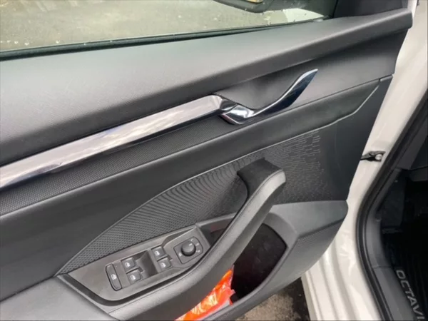 Škoda Octavia 2,0 TDI 85 Ambition - foto 11