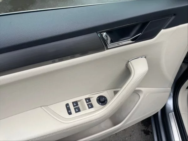Škoda Superb 2,0 TDI 147 4x4 Style DSG - foto 11