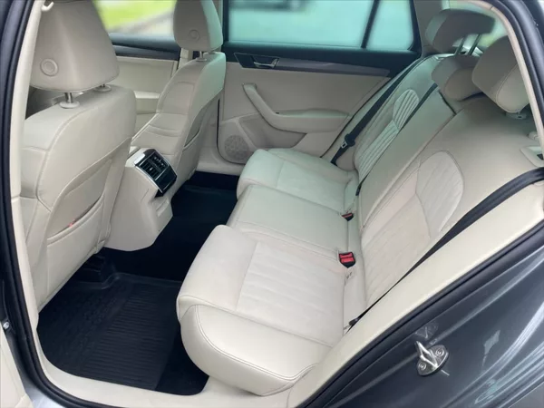 Škoda Superb 2,0 TDI 147 4x4 Style DSG - foto 8