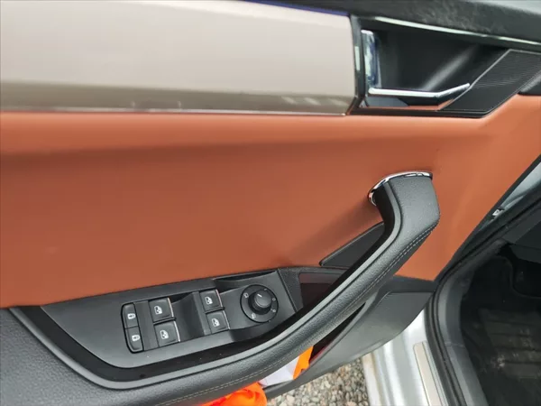 Škoda Superb 2,0 TDI 147 4x4 L&K DSG - foto 10
