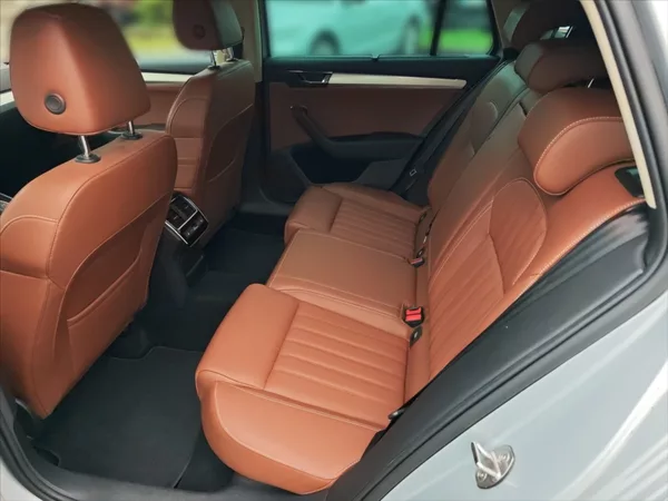 Škoda Superb 2,0 TDI 147 4x4 L&K DSG - foto 7